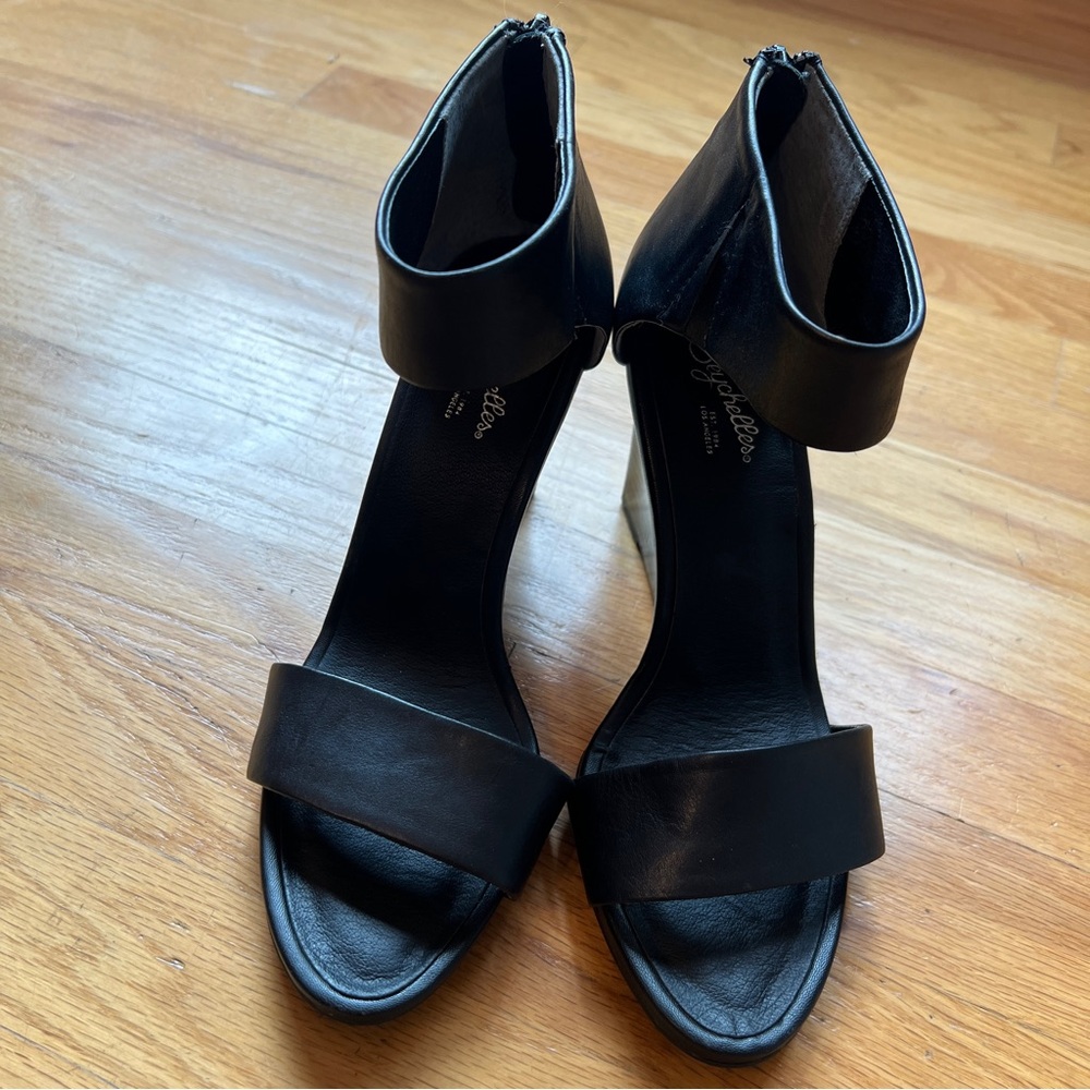 Seychelles black zipper wedge. 8.5 women’s. Worn once but no box.